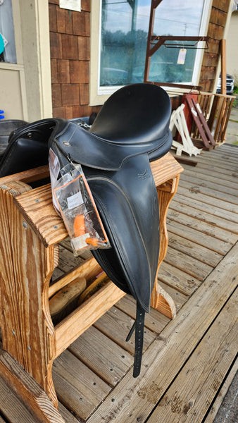 17.5" Tekna S Line Dressage Saddle