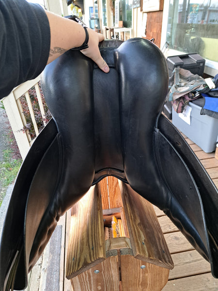 17.5" Frank Baines Zenith Dressage Saddle