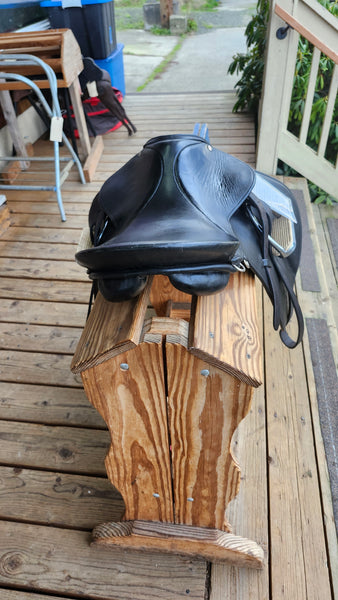17.5" Courbette Luxor Dressage Saddle