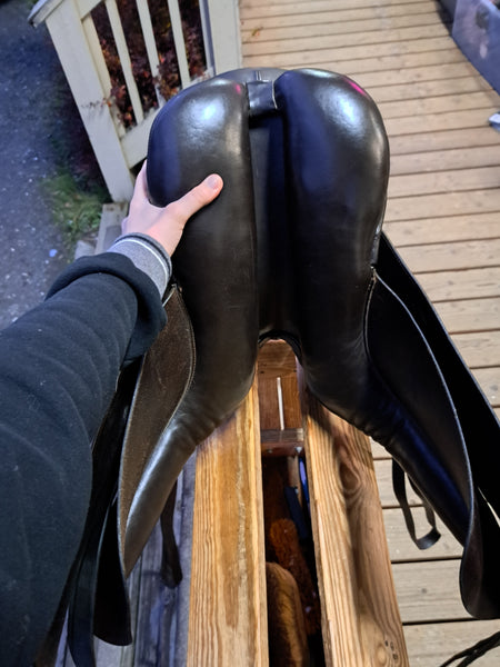 17.5" Cliff Barnsby Raven Dressage Saddle