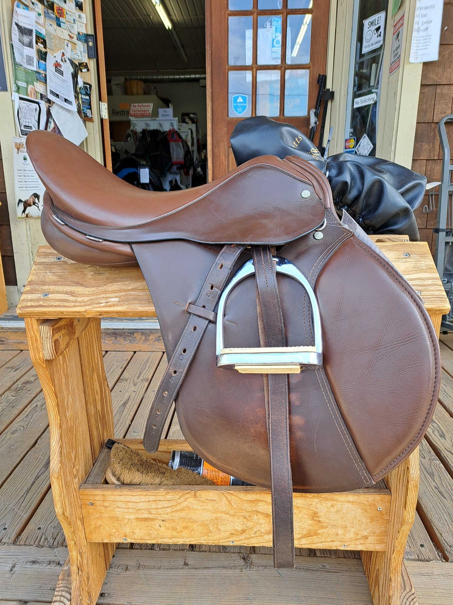 16" Lovatt & Ricketts All Purpose Saddle