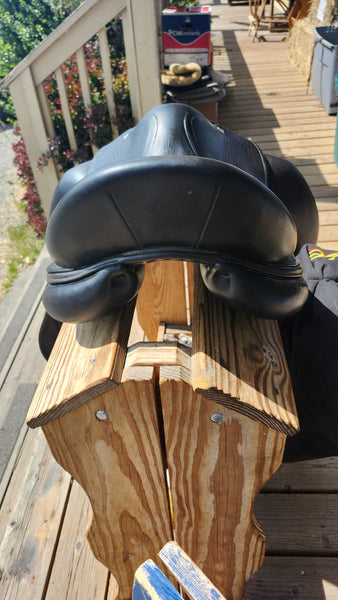 17" L'Apogee 2DL Dressage Saddle