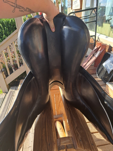 18" Prestige OptiMax Dressage Saddle