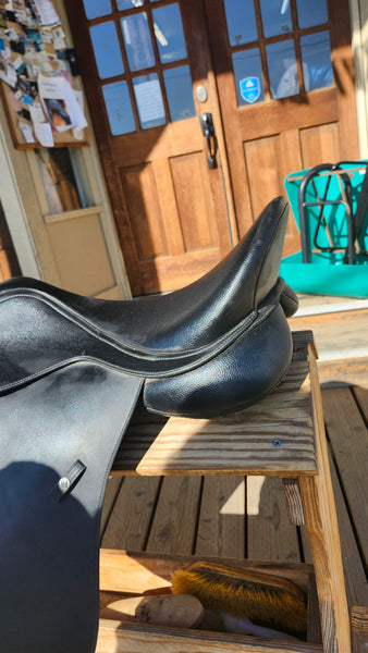 17.5" Wintec Hart All Purpose Saddle