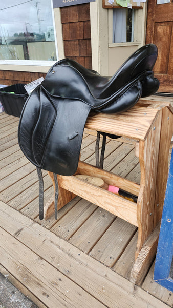 17" JRD Dressage Saddle