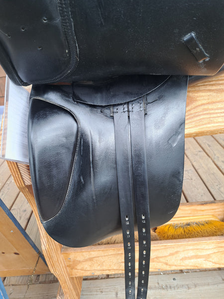 16.5" True Brit Dressage Saddle
