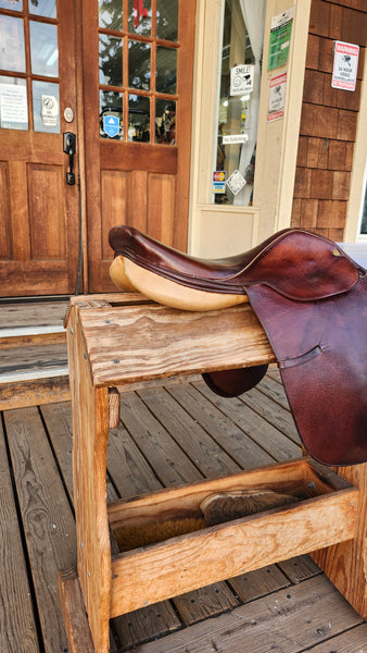16.5" Collegiate Art Close Contact Saddle