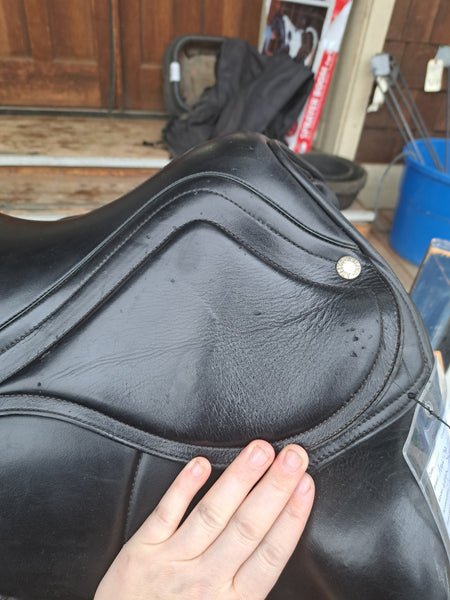 17" Amerigo Vega Dressage Saddle
