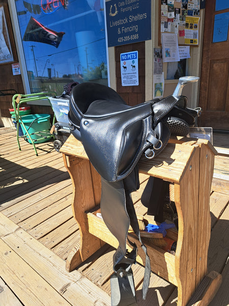 Ghost Quilty Treeless Saddle