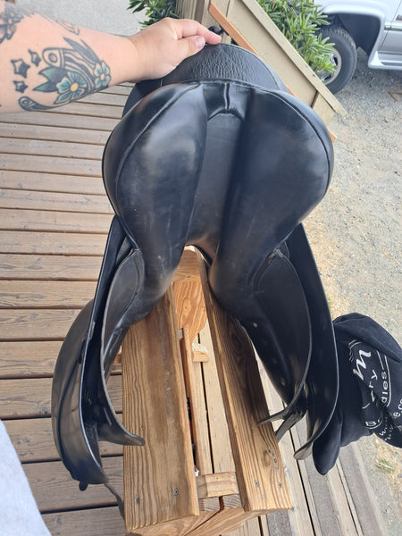 18" Albion SLK Dressage Saddle