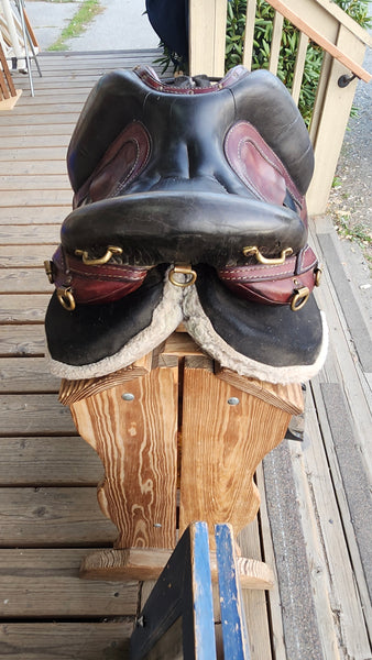 16" Ortho-Flex Endurance Saddle w/ Skito Booties
