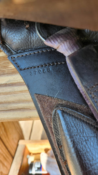 17.5" Kent & Masters S-Series jumping saddle
