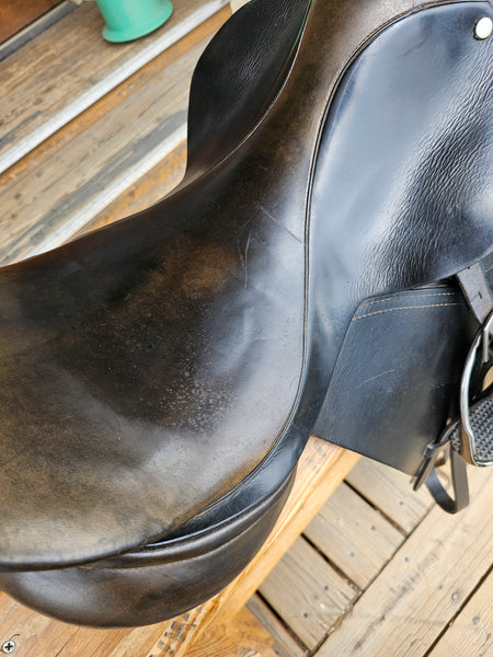 18" County Competitor Dressage Saddle