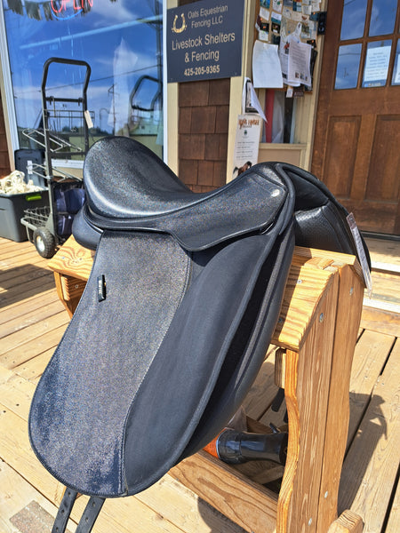 17" Wintec 500 Dressage Saddle