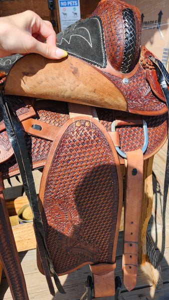 15" Western Saddle w/ Acorn Leaf tooling and Basketweave