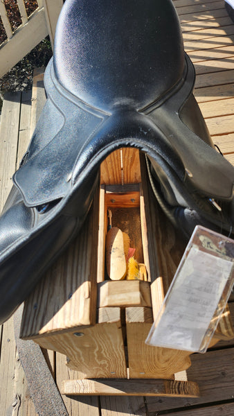 17.5" Wintec Hart All Purpose Saddle