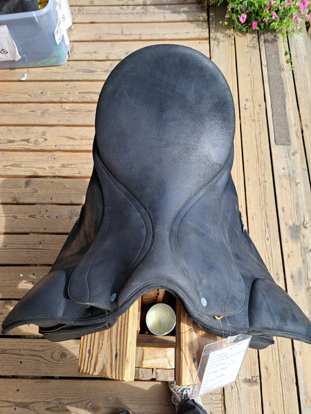 17" Wintec Pro Dressage Saddle