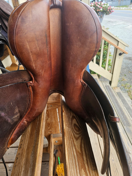 16.5" County Pro-fit Close Contact Jump Saddle