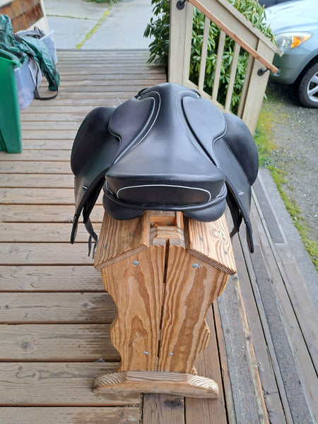 16-17" Easy Trek Classic Dressage Saddle