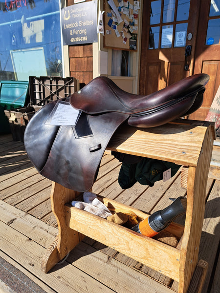 17.5" Devoucoux Socoa Jump Saddle