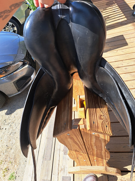 17" Karl Niedersuss Sattlemeister Dressage Saddle