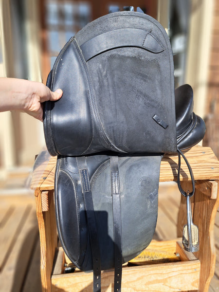 18" Lovatt & Ricketts Ellipse Dressage Saddle