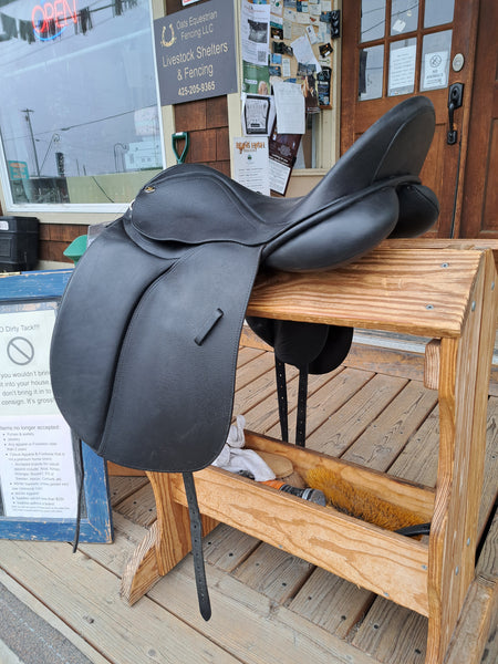 18" Borne Ambassador Dressage Saddle