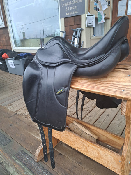 17" Amerigo Vega Dressage Saddle