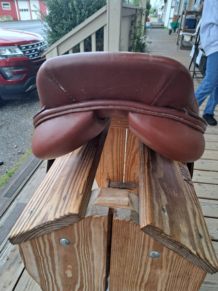 17" St. Lourdes Close Contact Saddle