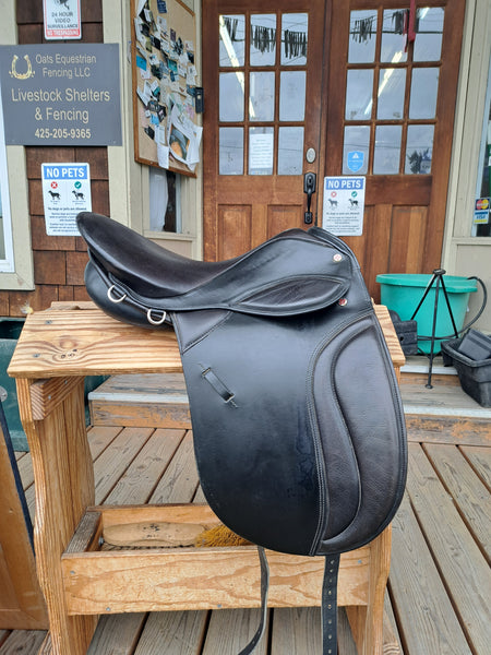 17" Courbette Aristokrat Dressage Saddle