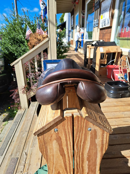 17.5" County Sensation Jumping Saddle