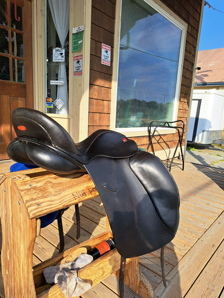 18" Hastilow Concept Dressage Saddle