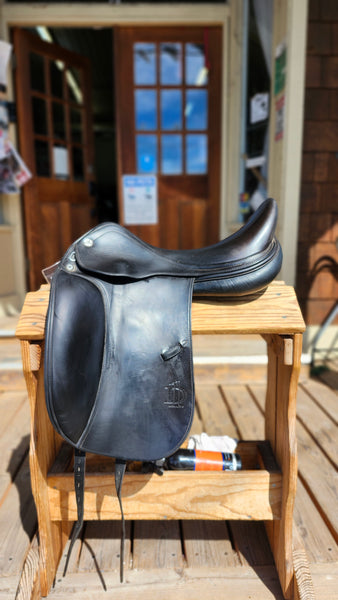 18" Prestige D1 Dressage Saddle