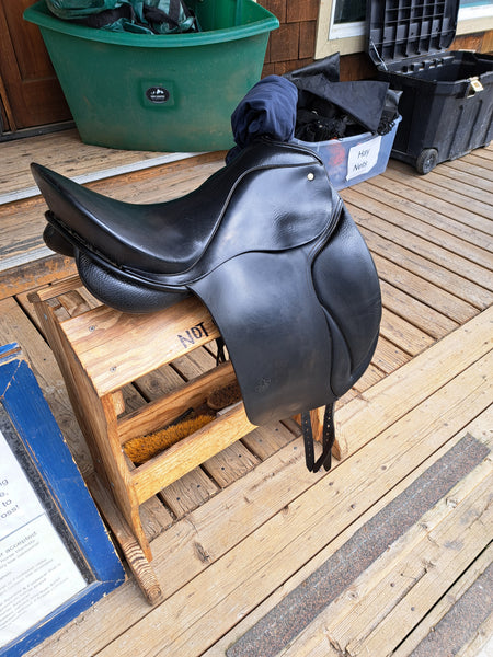 18" Schleese CHB Dressage Saddle