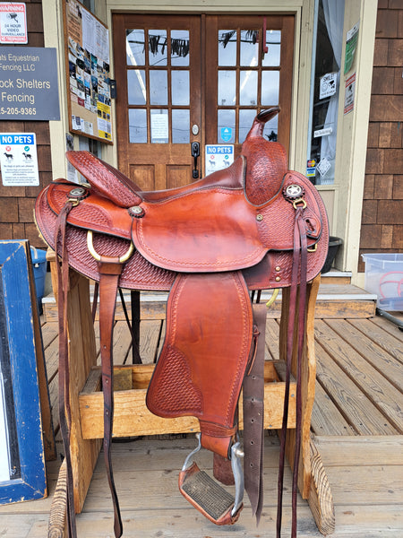 15" Crates Round Skirt Trail Saddle