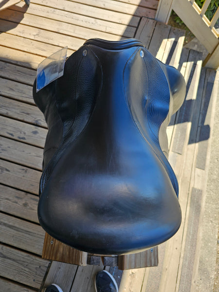 18" Frank Baines Arc de Haute Dressage Saddle