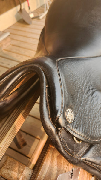 18" Jocken Hennig Dressage Saddle