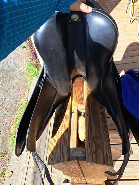17.5" Bates Caprilli Dressage Saddle