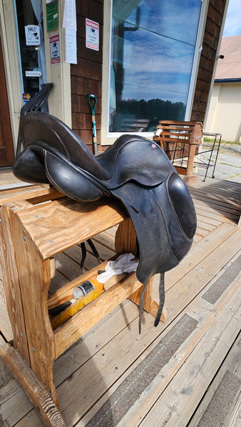 18" Lovatt & Ricketts Berkeley Dressage Saddle