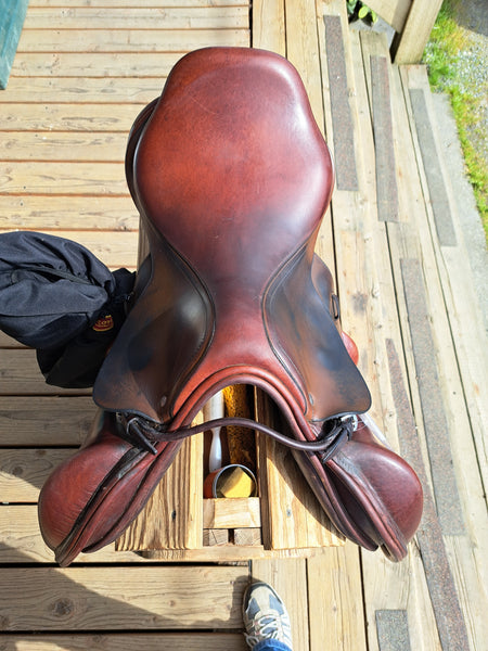 17.5" Custom Fleur De Lys Jump Saddle