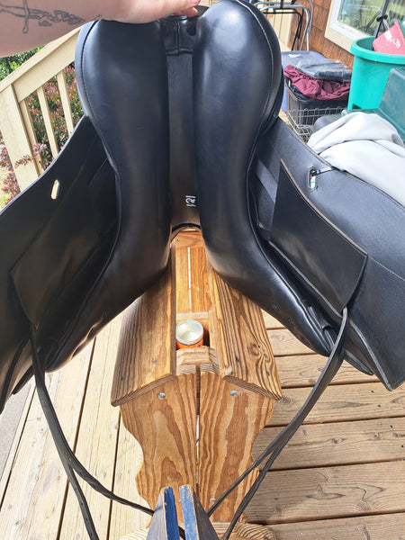 17" Loxley Bliss Classic Dressage Saddle