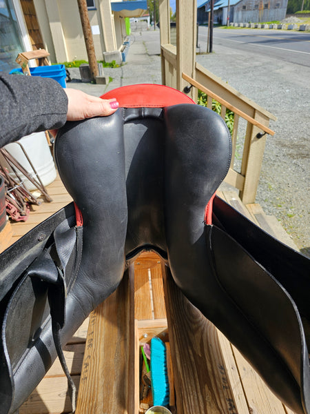 17" Thornhill Germania Klasse Dressage Saddle