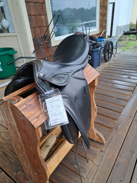 18" Courbette Aristokrat Dressage Saddle