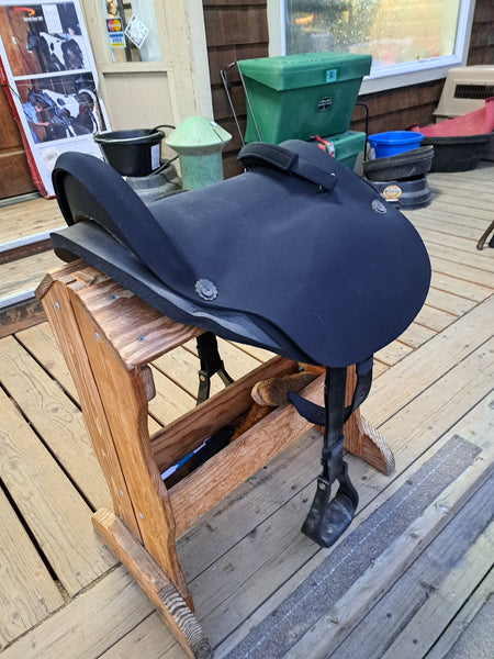 Mustang western soft ride treeless saddle