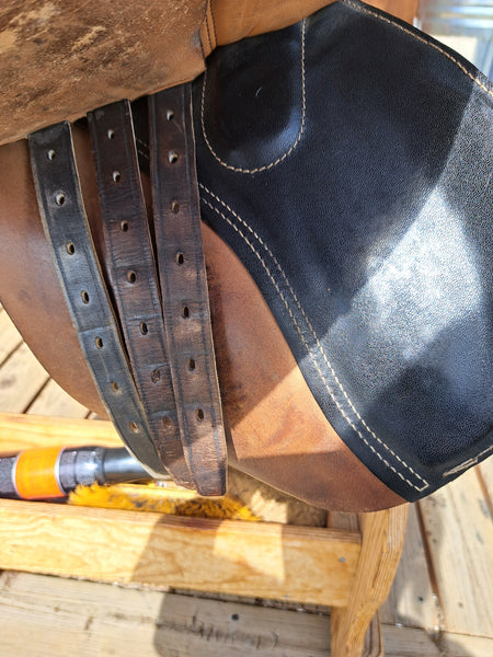16.5" Courbette Classic All Purpose Saddle