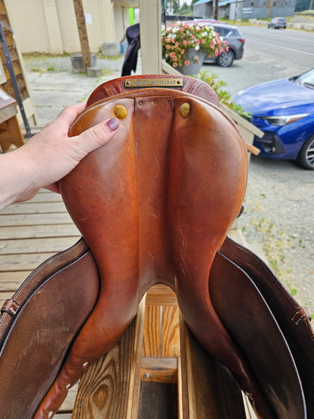 16.5" Beval "The Devon" 2000 close contact jump saddle