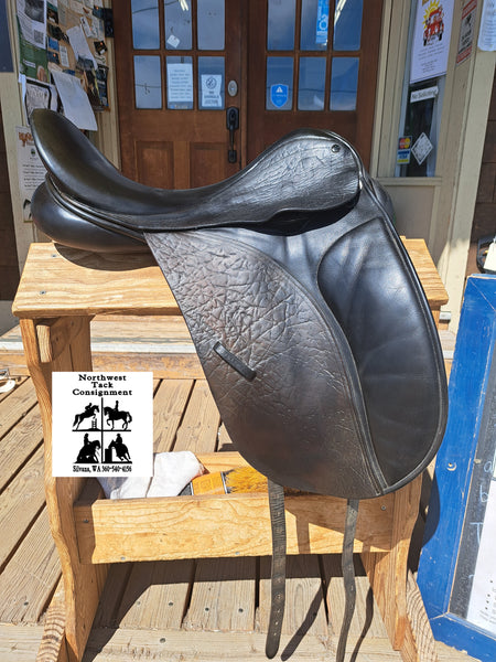 18" County Saddlery Connection Dressage Saddle
