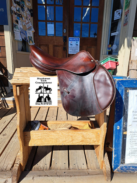 16.5" Devoucoux Biarritz Close Contact Saddle