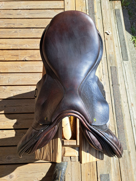 17.5" County Sensation Jumping Saddle