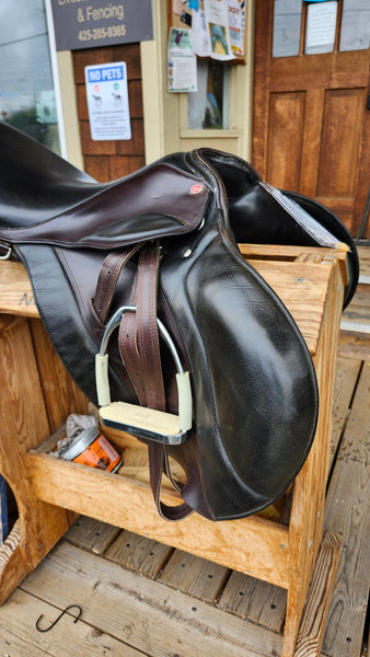 18" Courbette Vision Extra Jumping Saddle